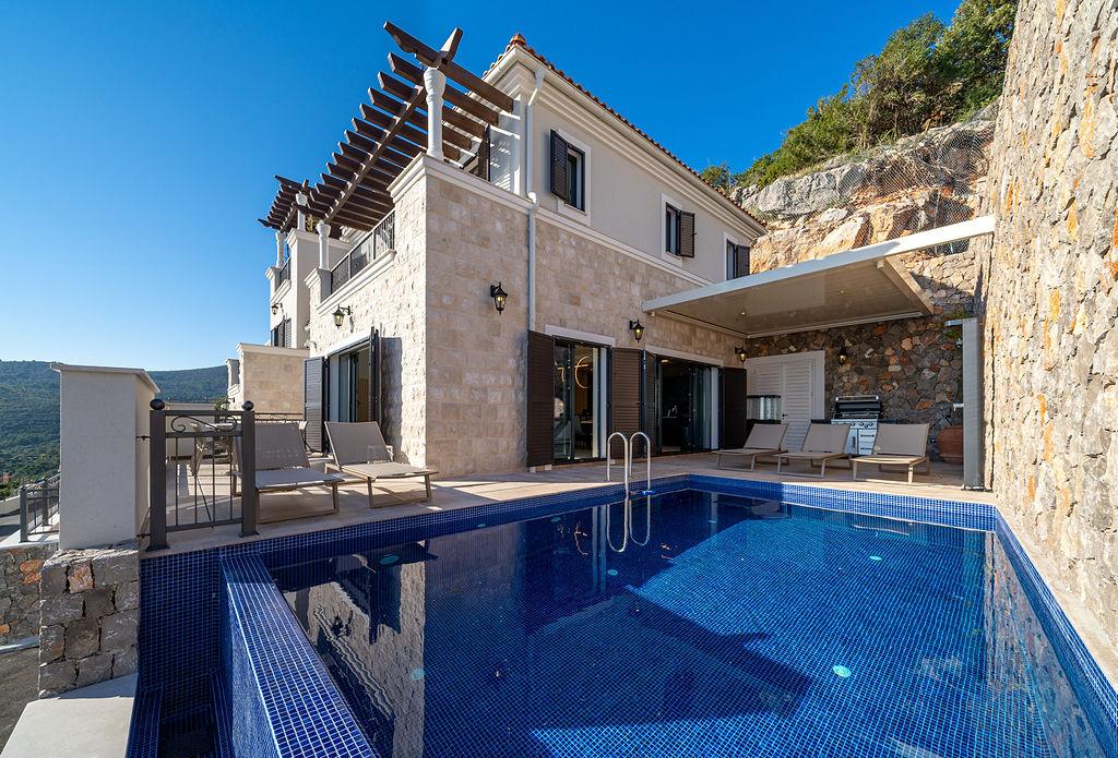 Lustica villas